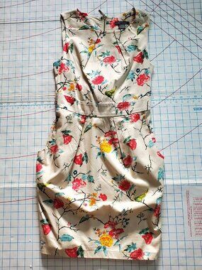 Suzy Shier Sheath Dress Women's Size Medium Stretchy Sleeveless Fitted Floral